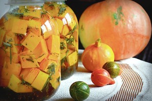 Virtuvės žinovė vietoje agurkų raugia moliūgus: tai dar skaniau