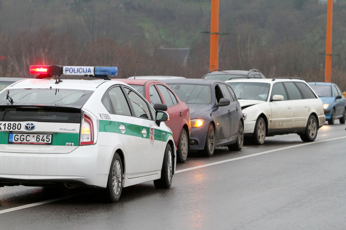 Kaune vairuotojai raginami vieną dieną iškeisti automobilį į viešąjį transportą.<br>M.Patašiaus asociatyvi nuotr.