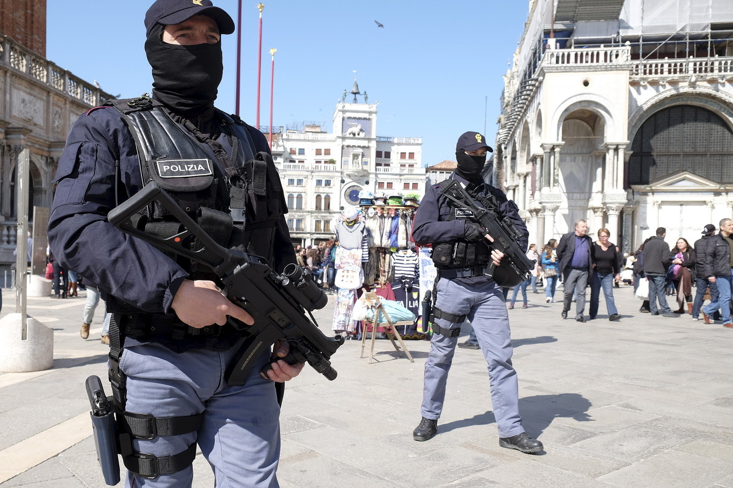 Italijos policija suėmė nelegaliai migrantus gabenusius nusikaltėlius.