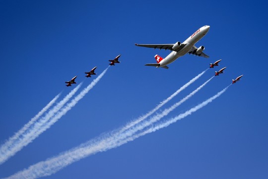 Čekijos lėktuvas tapo Šveicarijos mokomosios atakos taikiniu