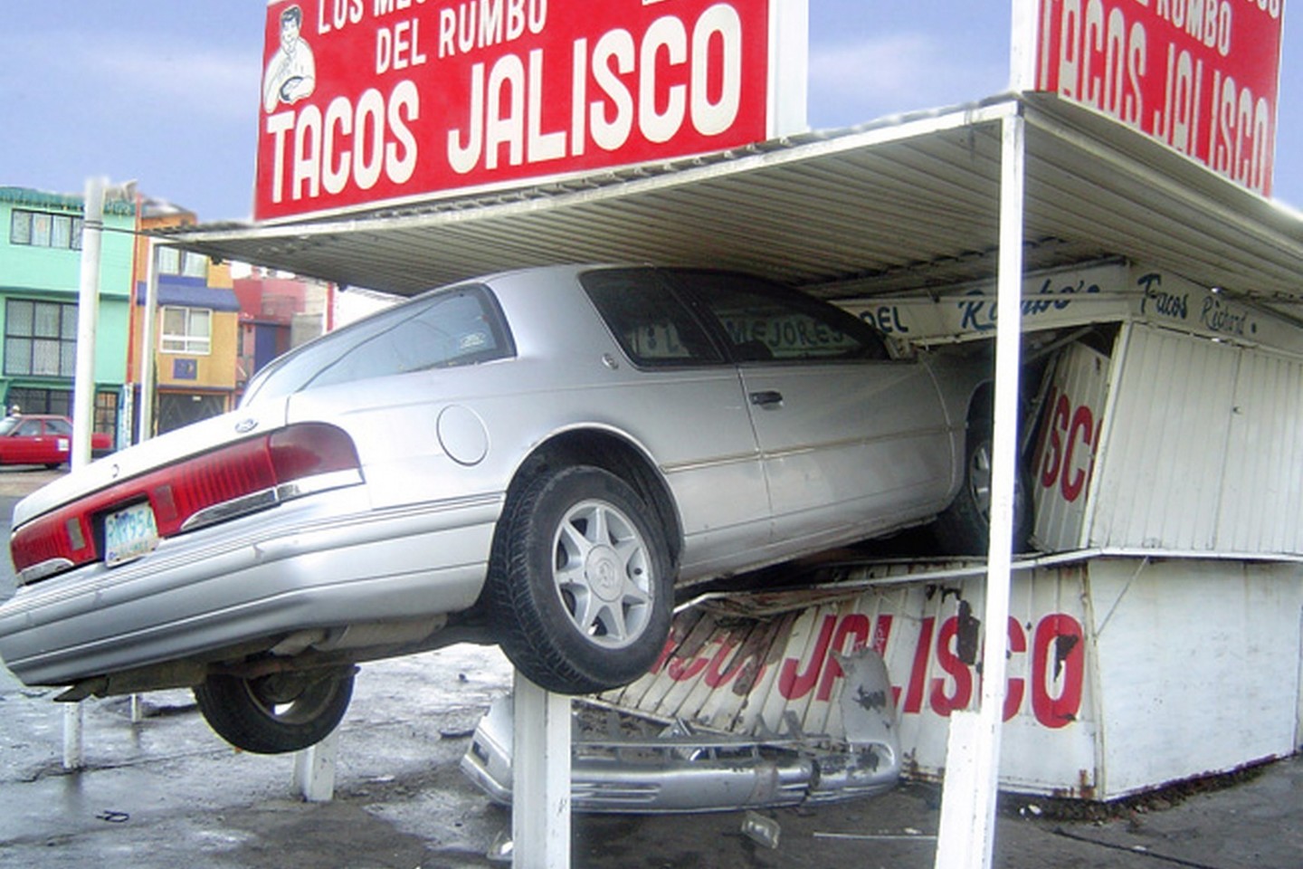 Beprotiškiausios automobilių avarijos nustebins ir visko mačiusius vairuotojus.<br>Omar Landeros/Flickr.com nuotr.
