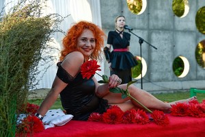 Moteris juodai įsimylėti gali ne tik vyrą, bet ir batus