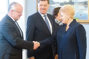 Prezidentė tėškė J. Olekui dėl melo ir pati apsitaškė