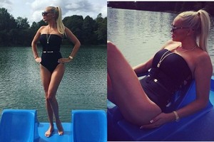 Vientisas maudymosi kostiumėlis paryškino V. Pliadytės apvalumus