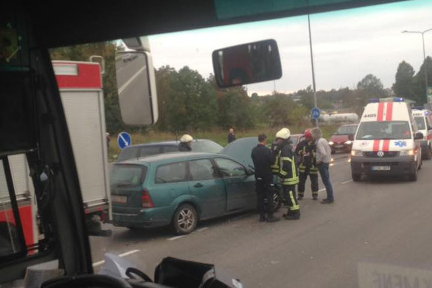 Per susidūrimą Šiauliuose sužeisti mažiausiai trys žmonės.