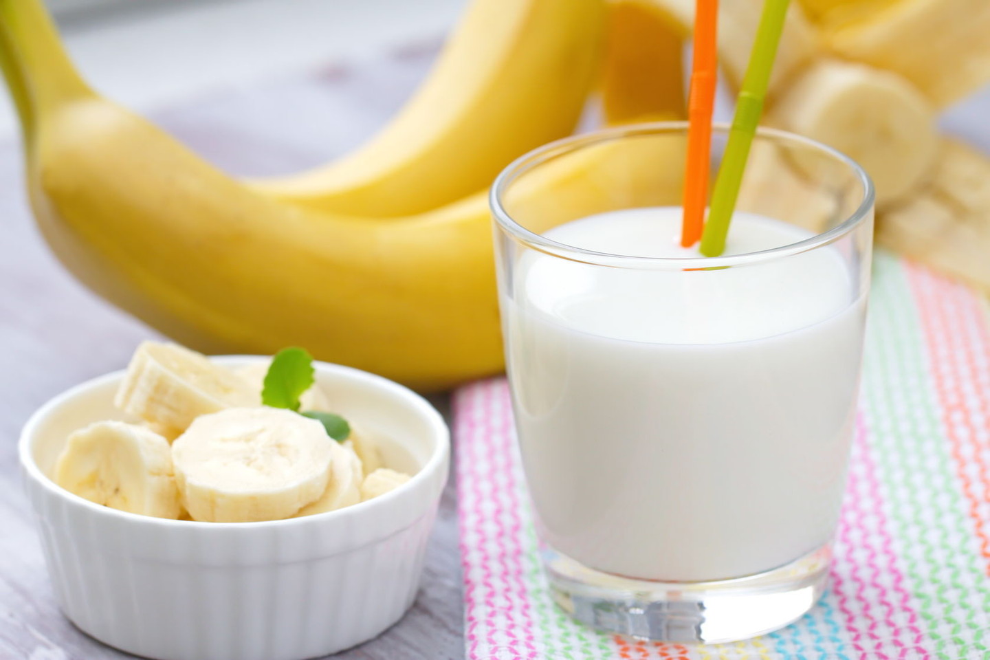 Banano ir pieno kokteilis.<br>123rf nuotr.