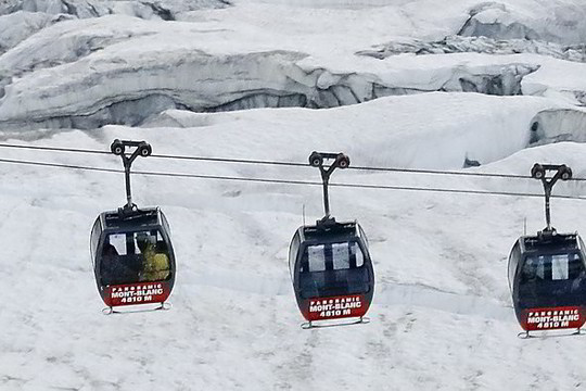 Žmonės papasakojo, ką jautė naktį įstigę keltuve virš Monblano