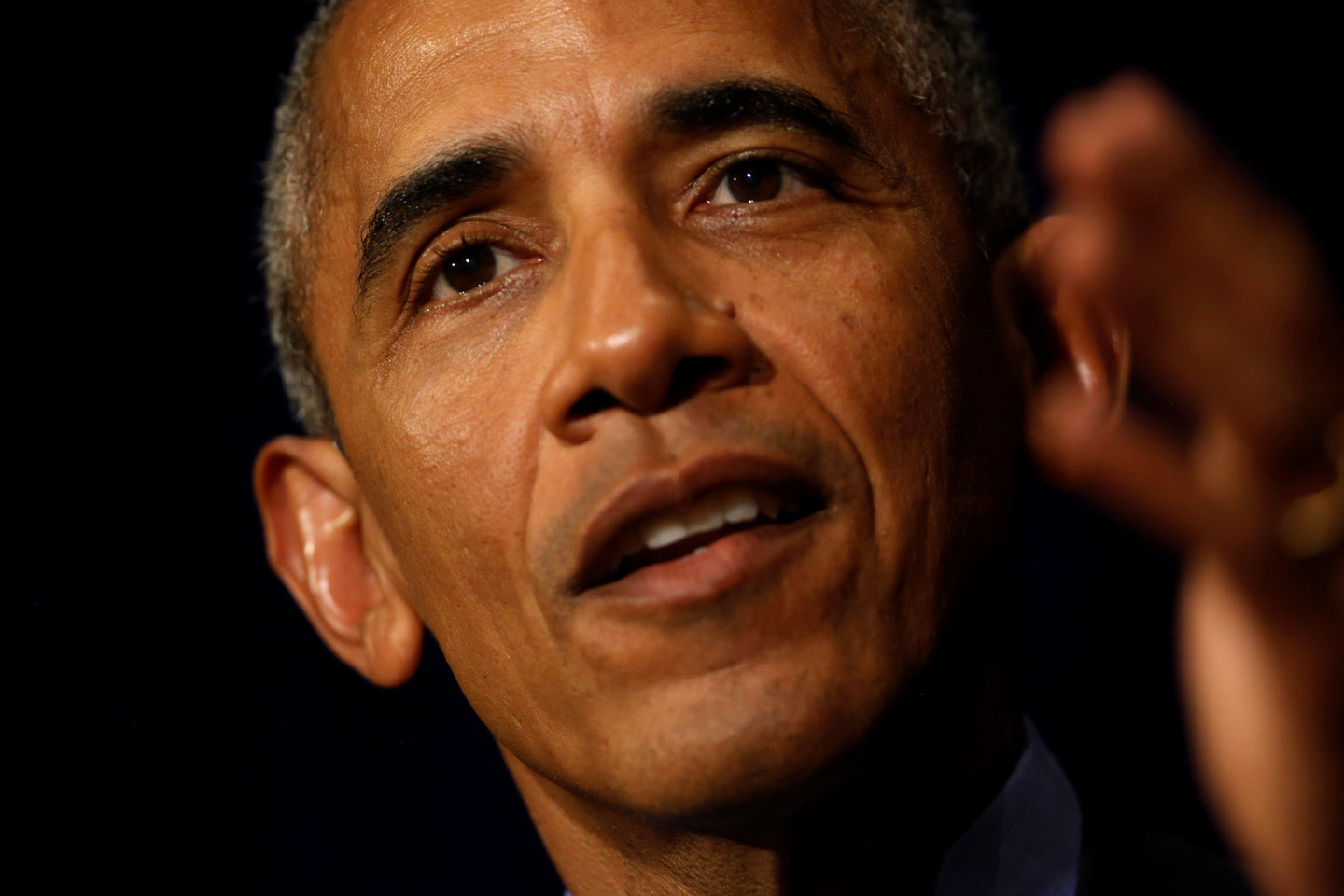 B. Obama grasina Šiaurės Korėjai naujomis sankcijomis.