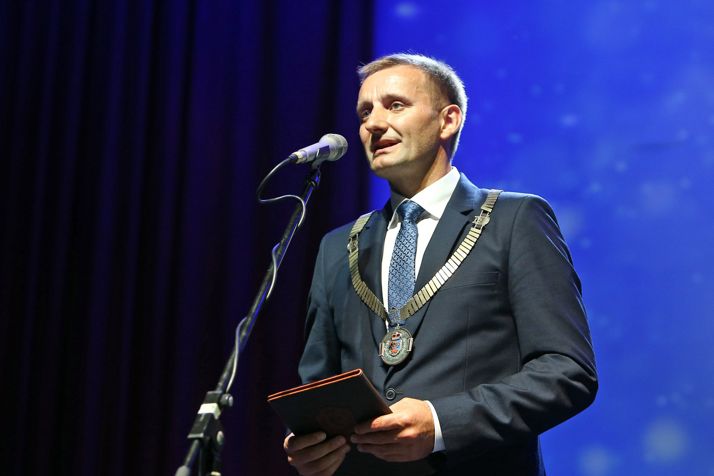 Šiaulių meras Artūras Visockas dėkojo visiems šiauliečiams už pastangas gražinant miestą.<br>G.Šiupario nuotr.