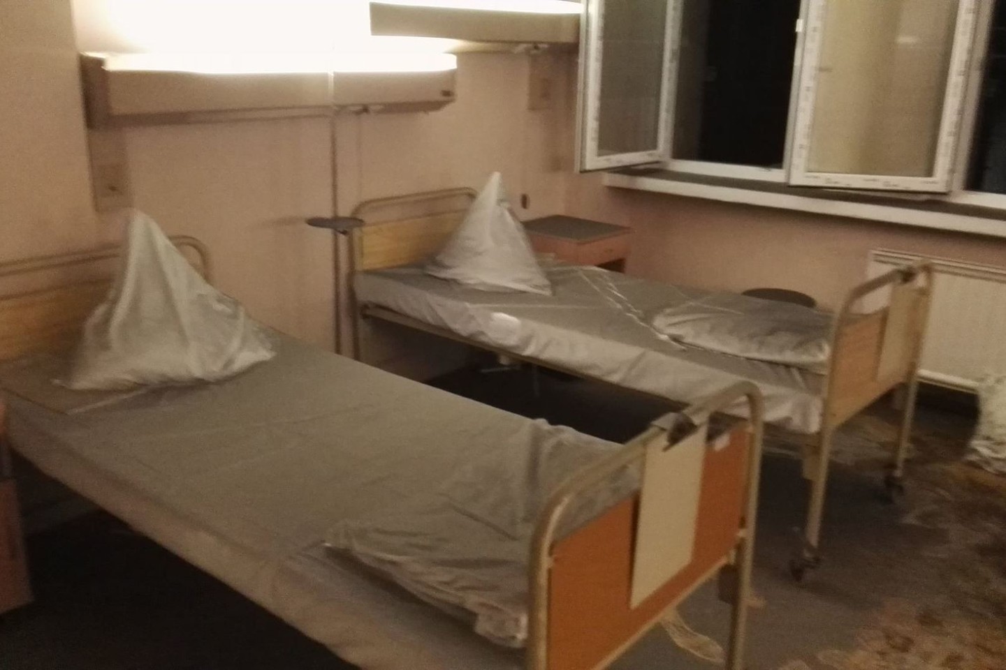 Lazdynų ligoninėje degė lova, evakuoti pacientai.<br>PAGD nuotr.