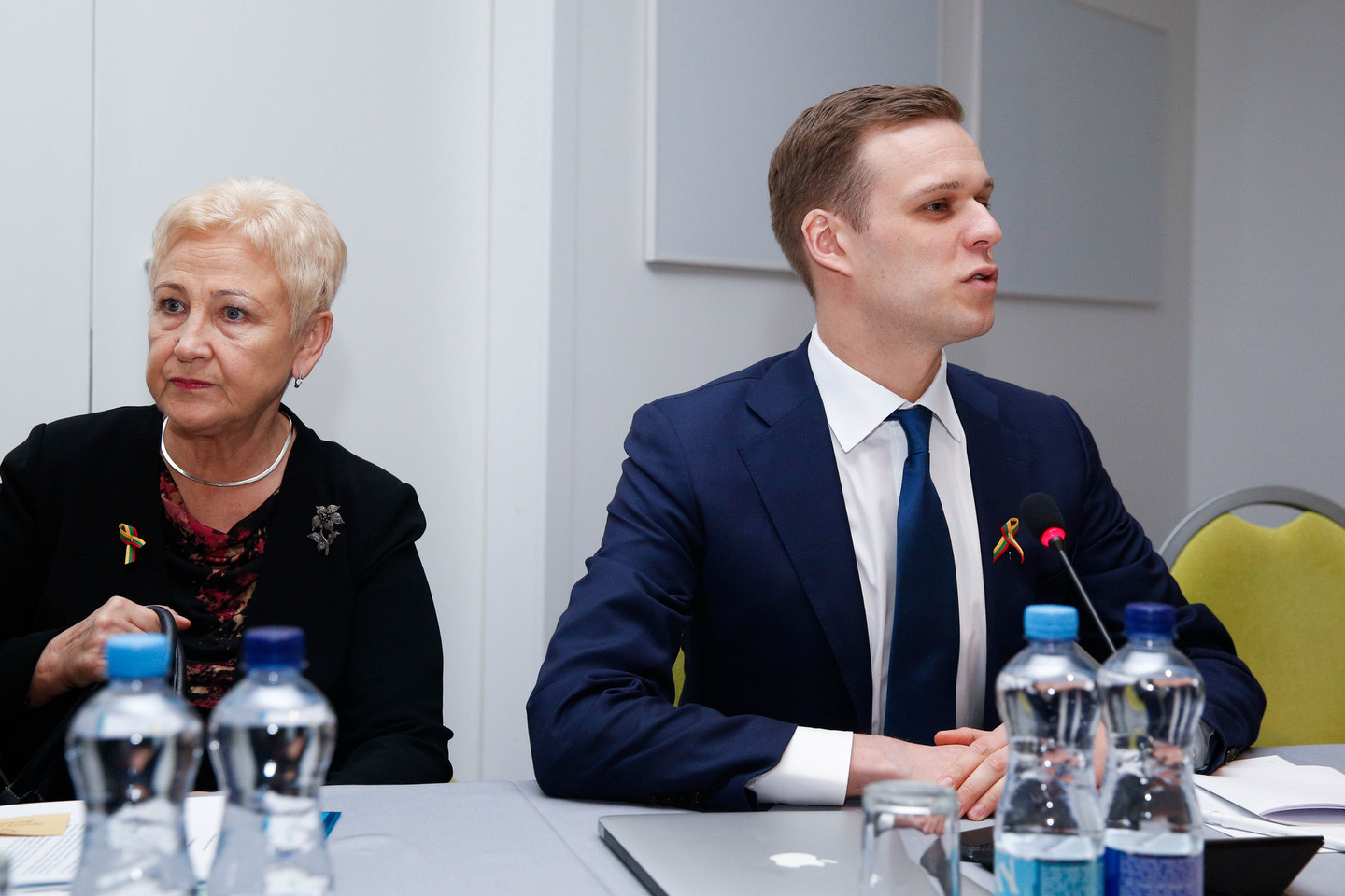 Tarp partijos lyderio Gabrieliaus Landsbergio šalininkų ir senbuvių vyksta įnirtinga kova.
