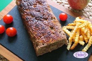 Šeimos pamėgtam netikram zuikiui sultingumo suteikia obuoliai