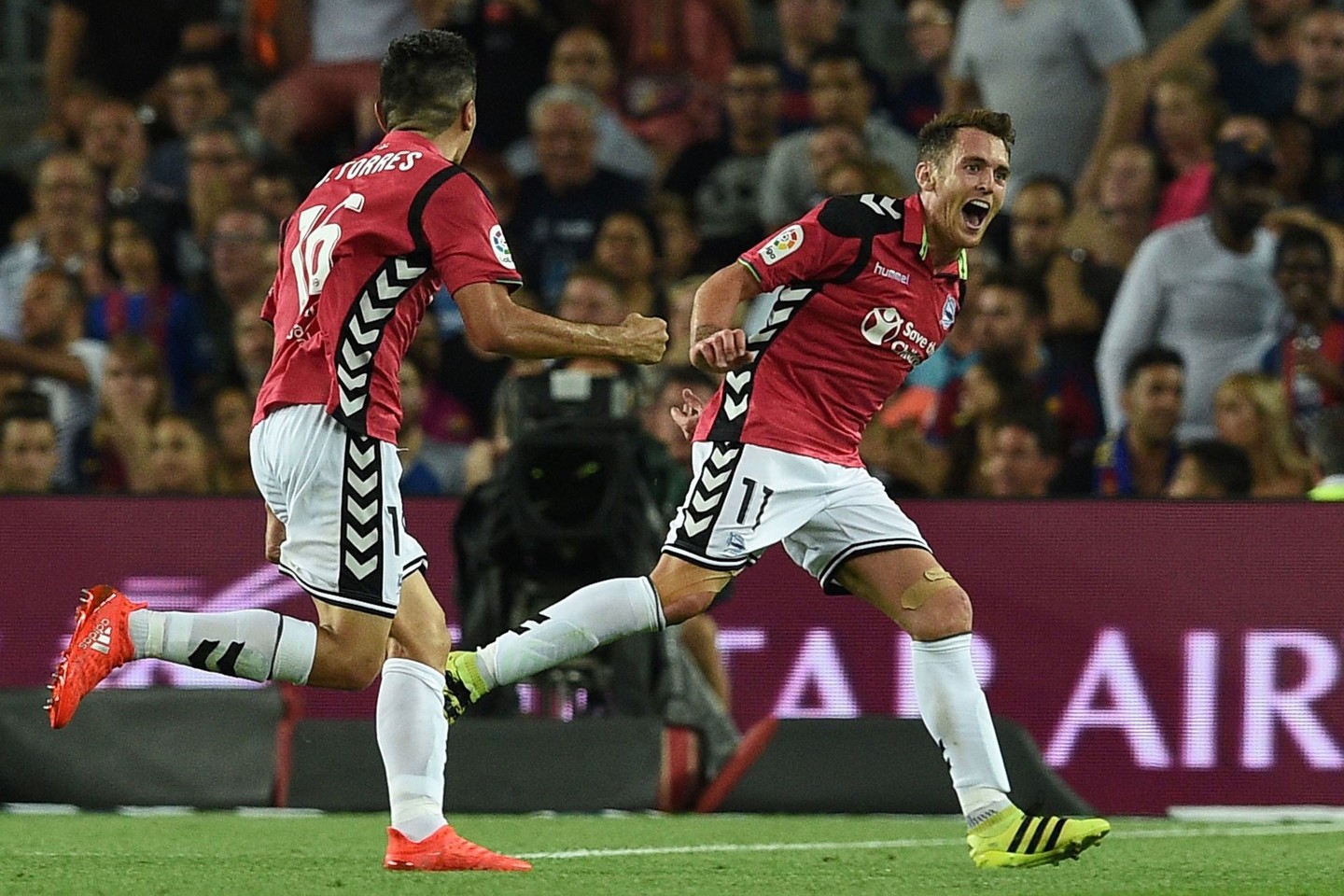 „Alaves“ futbolininkai iškovojo pergalę Barselonoje.