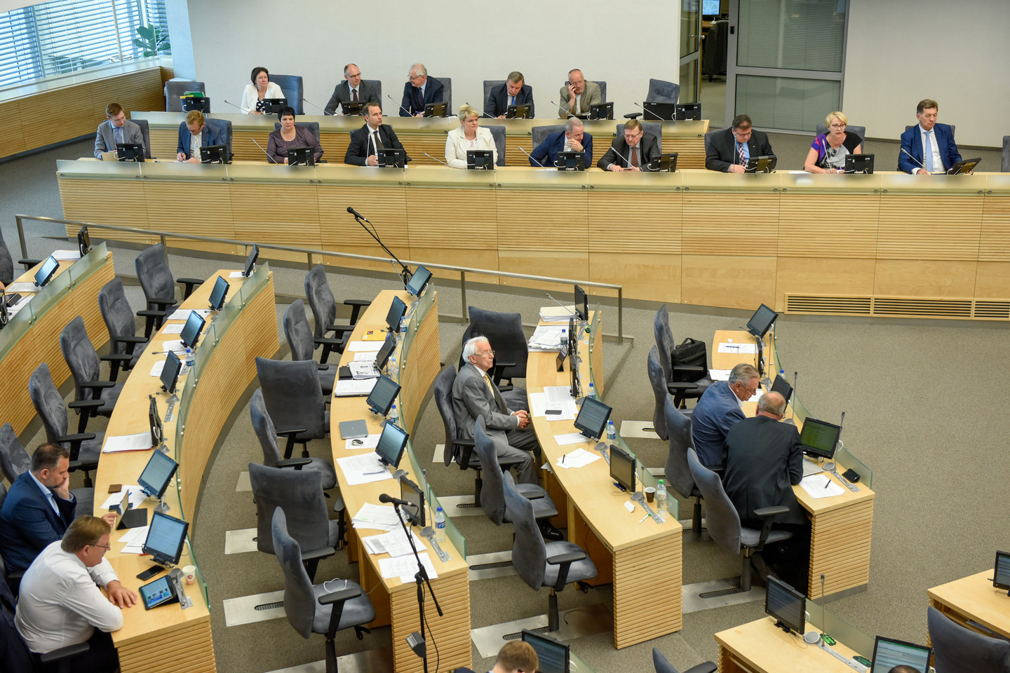 Seimas šeštadienį balsavimais dėl Darbo kodekso ir Pagalbinio apvaisinimo įstatymo pradės paskutinę šios kadencijos sesiją.