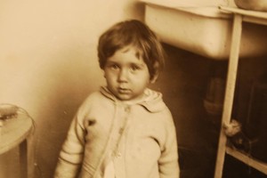 Ar atpažįstate, koks žinomas žmogus nuotraukoje prieš 47 metus?