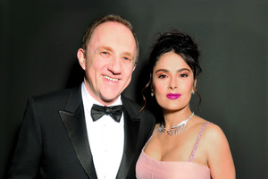 Sudaužytą Salmos Hayek širdį tvirtai sulipdė milijonierius