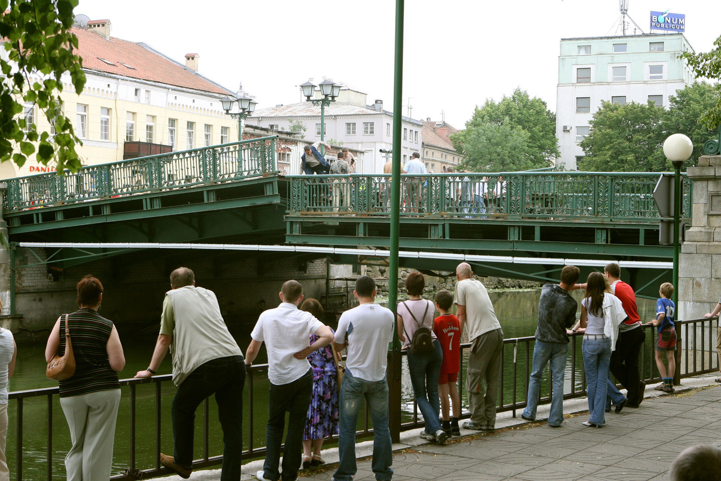 Klaipėdoje nuo tilto į Danės upę nušoko žmogus.