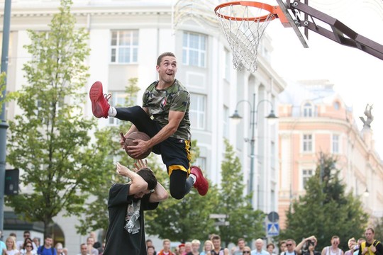 175 cm ūgio lietuvio dėjimai privertė griebtis už galvų