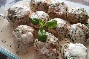 Kukuliai baltame padaže: neprireiks ilgai trepsėti virtuvėje