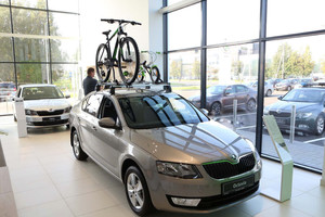 Po ilgos pertraukos – naujas automobilių salonas Kaune