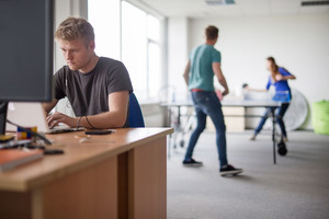 Išnuomojama darbo vieta ir sekretorė. Kaina nedidelė