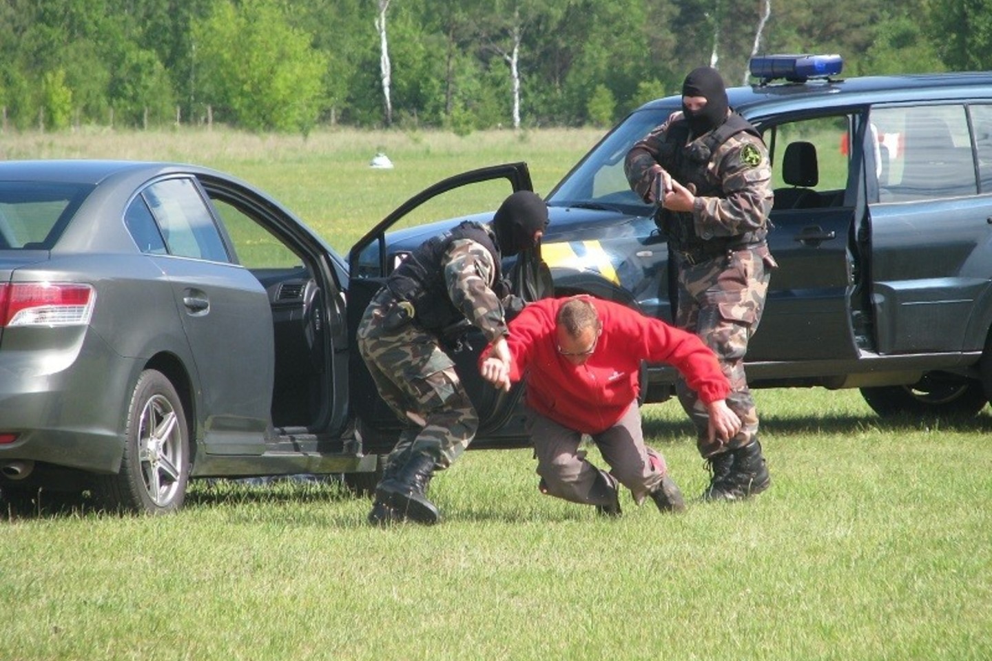 Automobiliu nuo pasieniečių sprukęs 19-metis slėpėsi krūmuose.