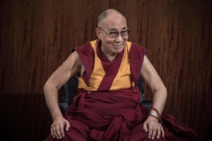 Dalai Lama ragina derėtis su teroristais ir padėti pabėgėliams
