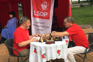 Seimo narys numojo ranka – vietoj posėdžio pramogavo Šiauliuose