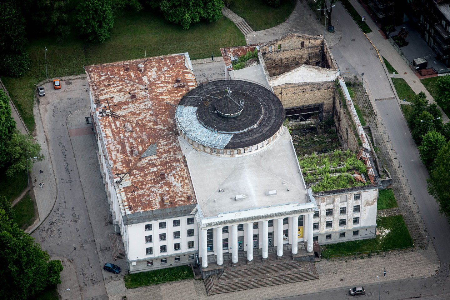 Vilniaus miesto tarybai nusprendus perimti visuomenės poreikiams buvusius Profesinių sąjungų rūmus, savivaldybė būtų pajėgi tą padaryti, sako savivaldybės administracijos vadovė Alma Vaitkunskienė.
