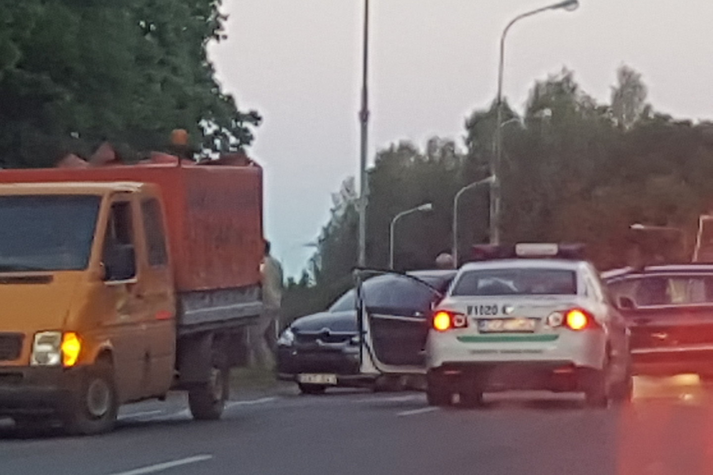 Vilniuje susidūrė 3 automobiliai, susidarė didelės spūstys.