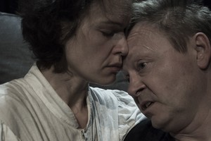 Klaipėdiečių „Tėvo“ recenzija: meistriško dvasinio charakirio nuojauta