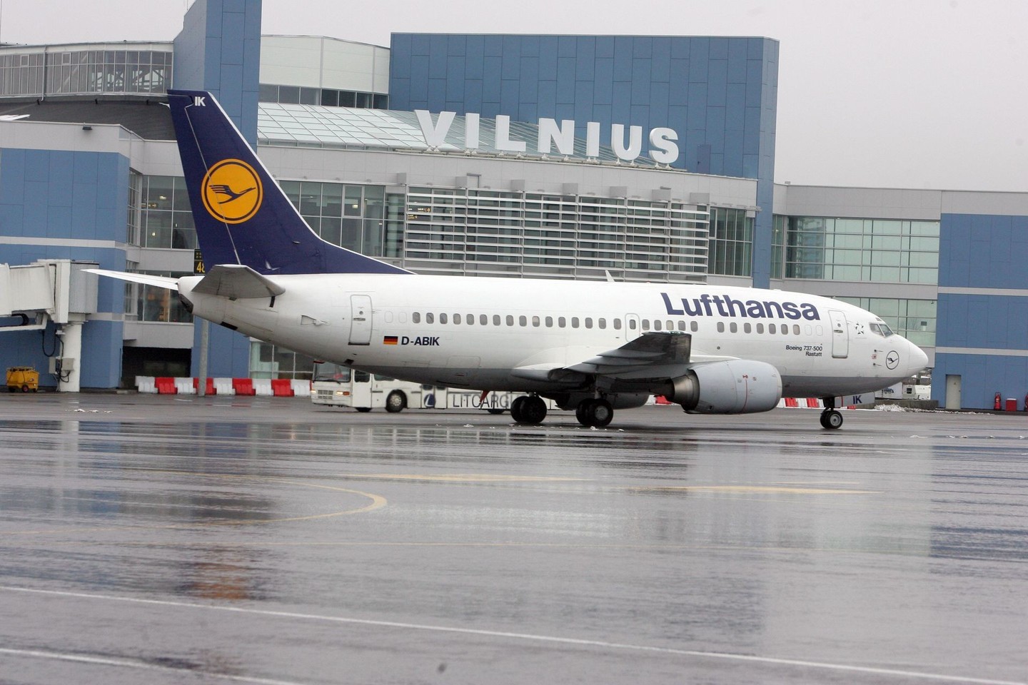 Kylant „Lufthansa“ lėktuvui Vilniuje atsirado netikėta kliūtis.<br>T.Bauro asociatyvi nuotr.