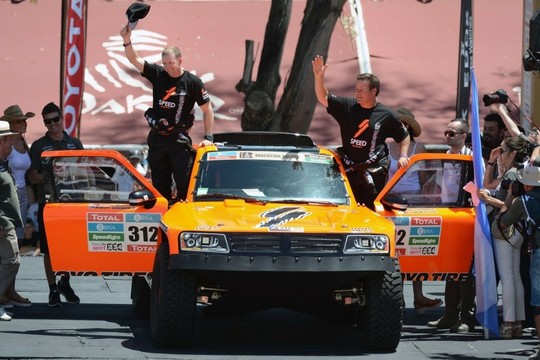 Tragedija Dakaro žvaigždės Robby Gordono šeimoje: nužudytas jo tėvas