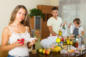 Palygino dirbančios šeimos ir neįgalios merginos pajamas: nustebsite