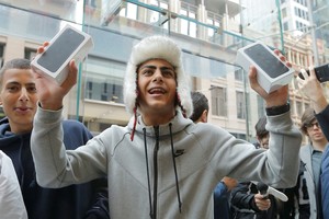 Lietuviai už „iPhone 7“ mokės brangiau nei vokiečiai ar britai