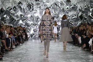 Rudens madingi raštai: nuo leopardo iki folkloro