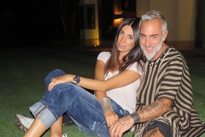 Interneto garsenybė Gianluca Vacchi žavingai išgąsdino mylimąją