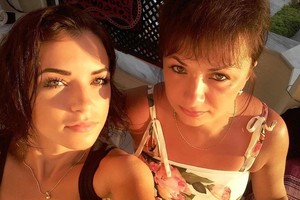 Irūna Puzaraitė-Čepononienė su mama – panašios lyg du vandens lašai