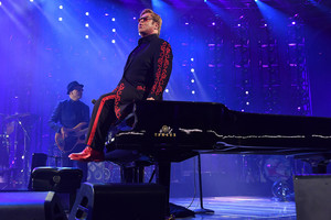 E. Johnas su draugais pradėjo jubiliejinį „Apple Music“ festivalį