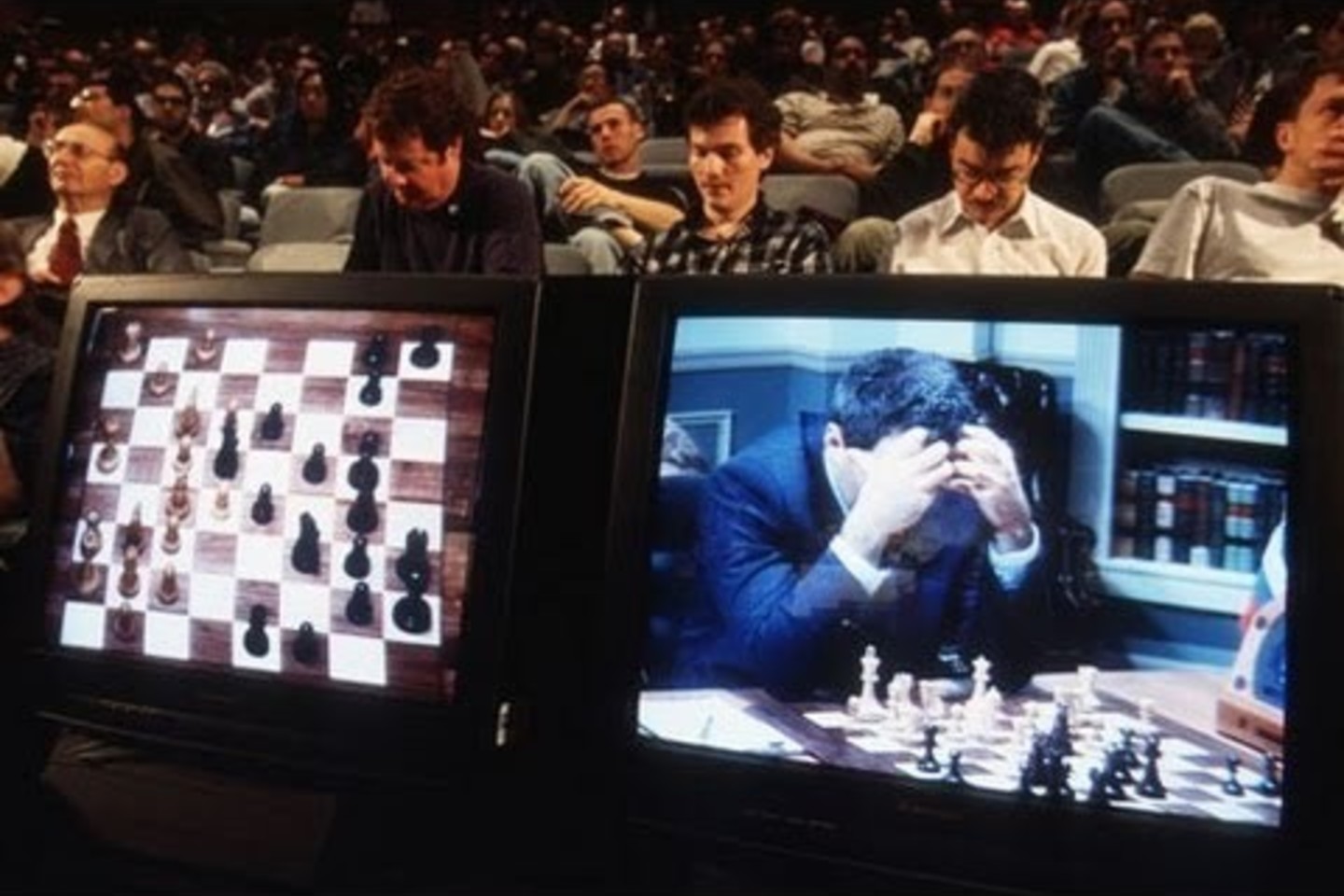 Prieš 18 metų tada geriausias planetos šachmatininkas G.Kasparovas stojo varžytis su kompiuteriu „Deep Blue“ ir pirmą kartą per daugiau nei dešimtmetį patyrė pralaimėjimą.<br>youtube nuotr.