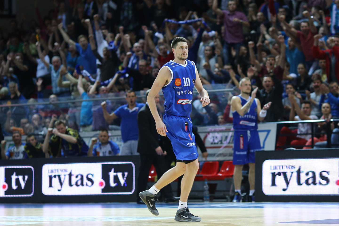 „Nevėžis“ sukirto rankomis su J.Sinica.<br>G.Šiupario nuotr.