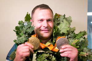 Gėlėse skendusių Lietuvos parolimpiečių medaliai – kovai už lygybę