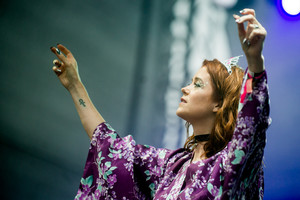 Erica Jennings surengs „Raudonplaukės albumo pristatymo turą“