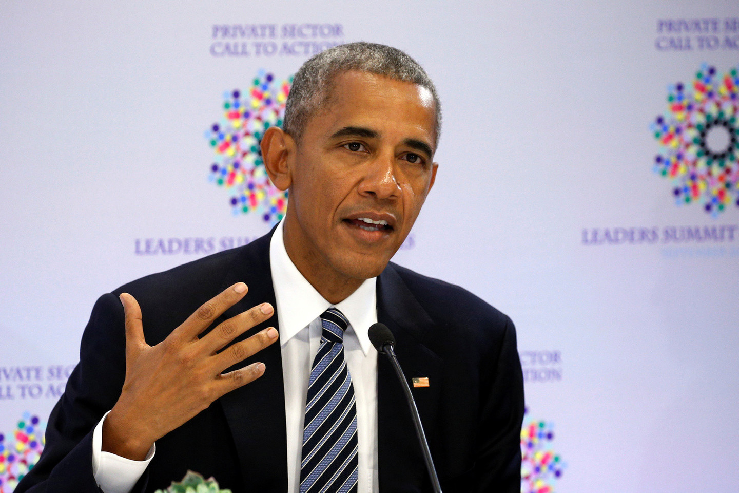B.Obama skatino ištiesti ranką namus priverstiems palikti žmonėms.