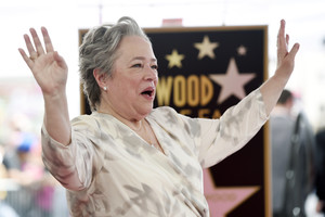 Filmo „Mizerė“ aktorė Kathy Bates pagerbta žvaigžde Holivudo šlovės alėjoje