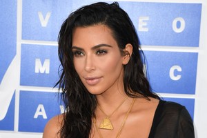 Suskaičiuota, kiek kainuoja kasdienis Kim Kardashian makiažas