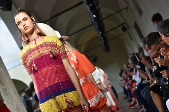 Milano mados savaitėje – bohemiška „Blugirl“ romantika