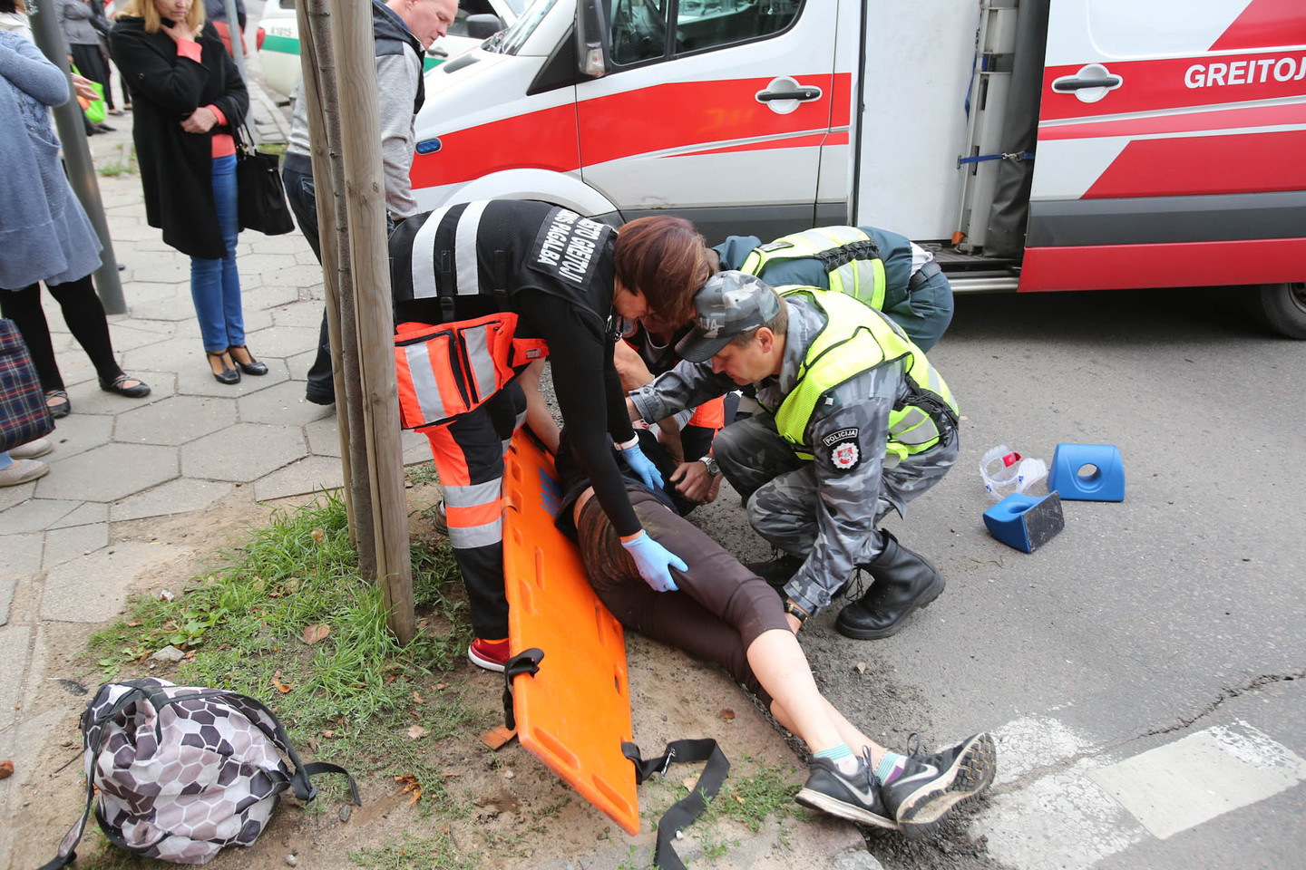 Sužeisti 87 žmonės, iš jų 16 – nepilnamečiai, pranešė Lietuvos kelių policijos tarnyba.