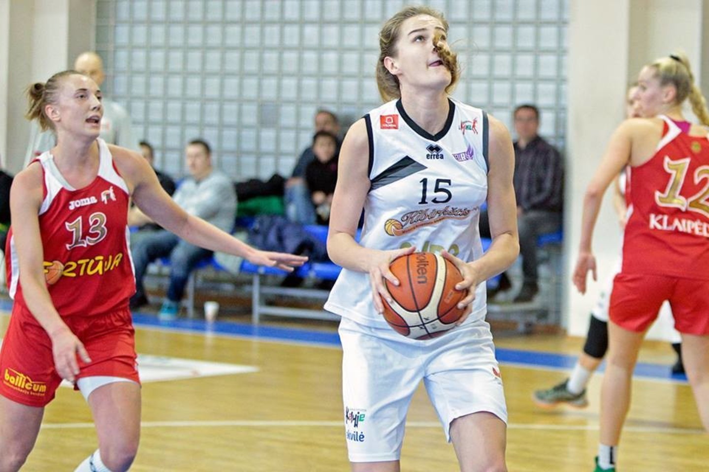 Rezultatyviausiai „Kibirkšties“ komandoje žaidė Daugilė Šarauskaitė. Vidurio puolėja pelnė 16 taškų (8/12 dvitaškiai), atkovojo 10 kamuolių ir blokavo 3 metimus.