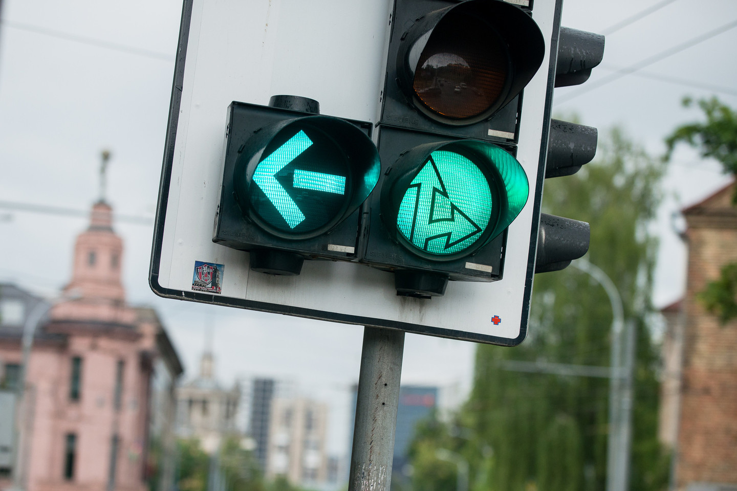 Dingusi elektrą stabdė eismą.
